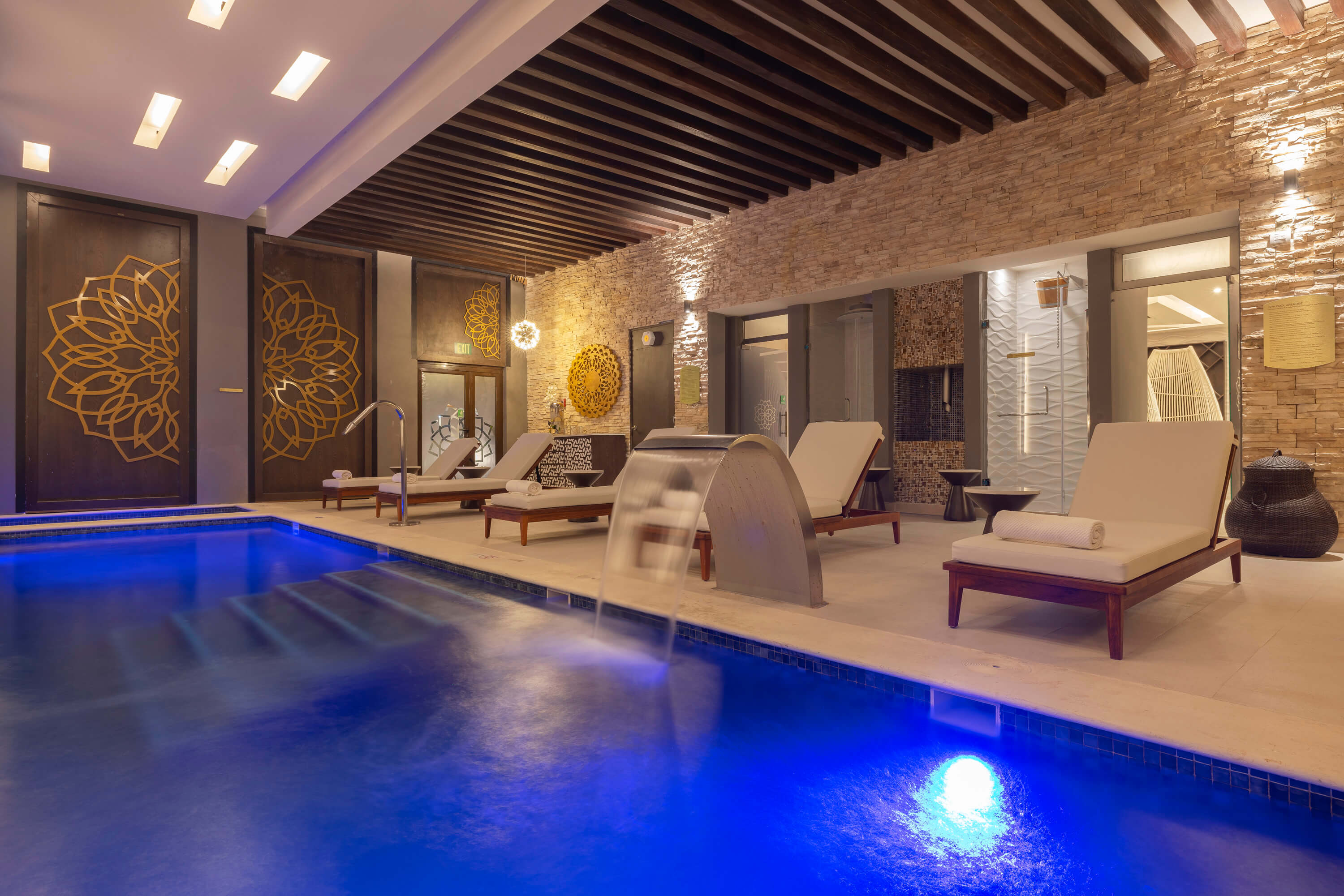The Royal Spa 8 6581B2ece74be Optimized